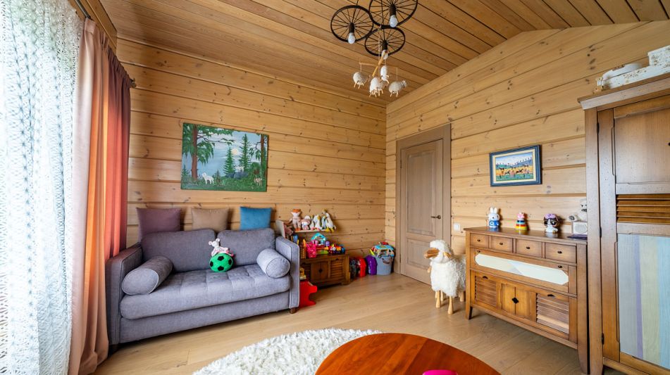 Стильный дом из бруса в Фокс Хилс