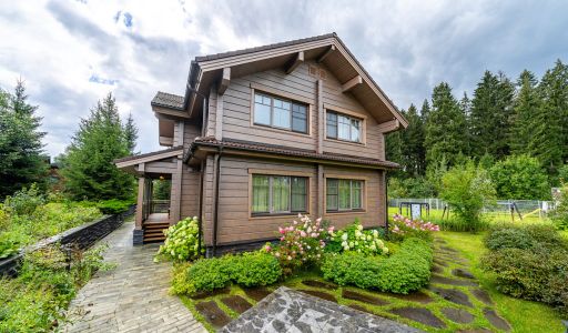 Стильный дом из бруса в Фокс Хилс