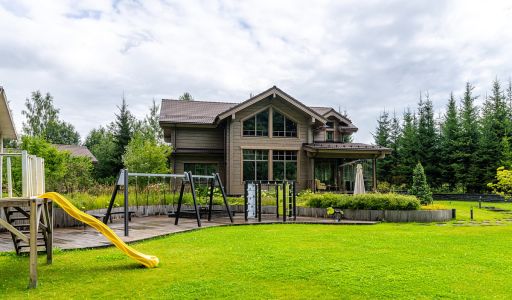 Стильный дом из бруса в Фокс Хилс