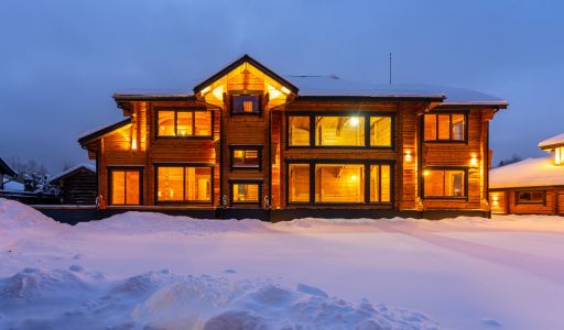 Дом из кедрового лафета в Авроре