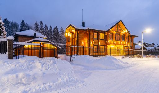 Дом из кедрового лафета в Авроре