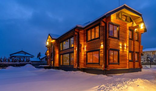 Дом из кедрового лафета в Авроре