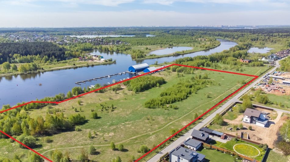 Участок на первой линии в Авроре