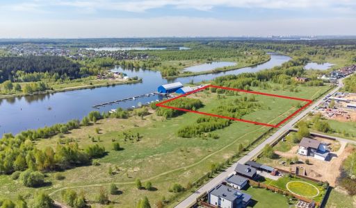 Участок на первой линии в Авроре