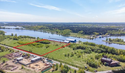 Участок на первой линии в Авроре