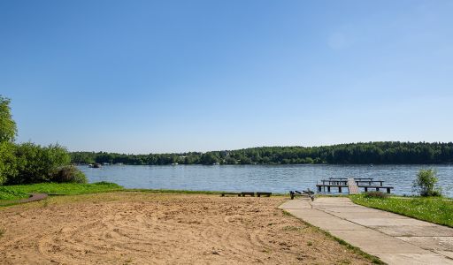 Дом с видом на воду в КП Пчелка