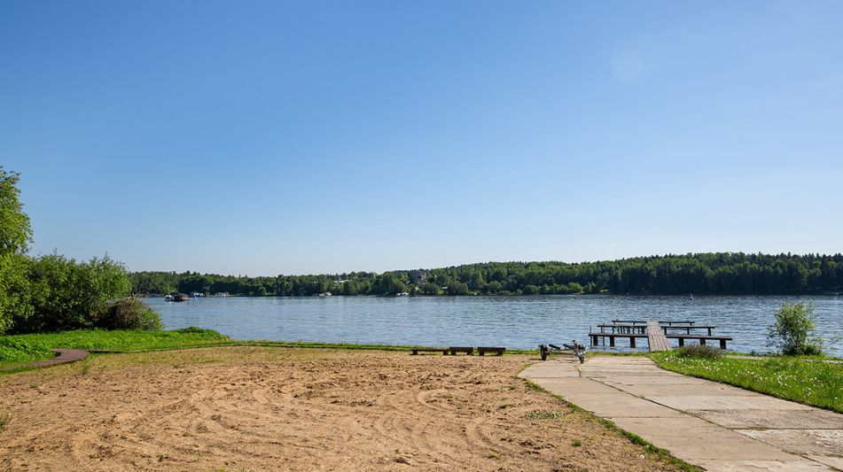Дом с видом на воду в КП Пчелка