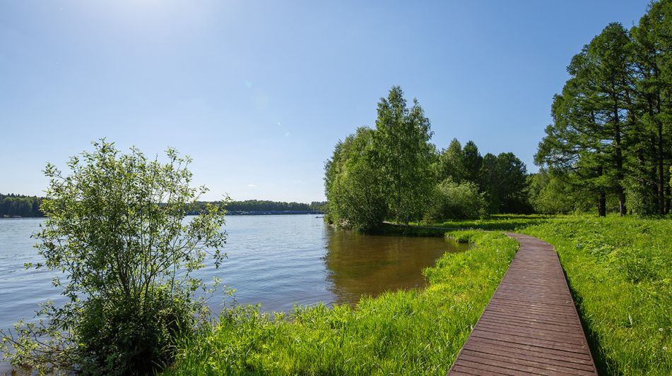 Дом с видом на воду в КП Пчелка