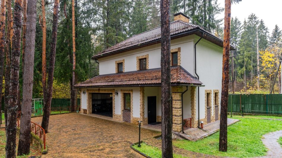 Дом на пруду в Летчике-испытателе