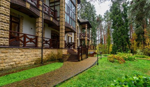 Дом на пруду в Летчике-испытателе