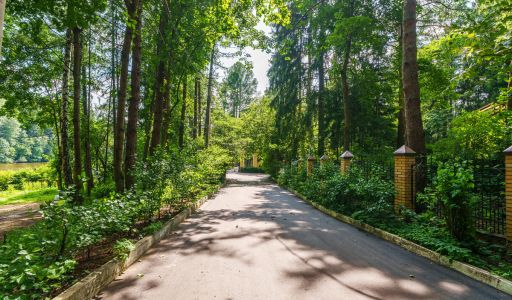 Дом на пруду в Летчике-испытателе