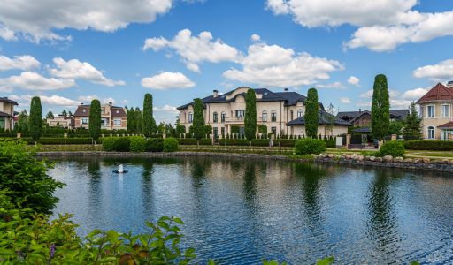 Дом с бассейном в КП Монтевиль