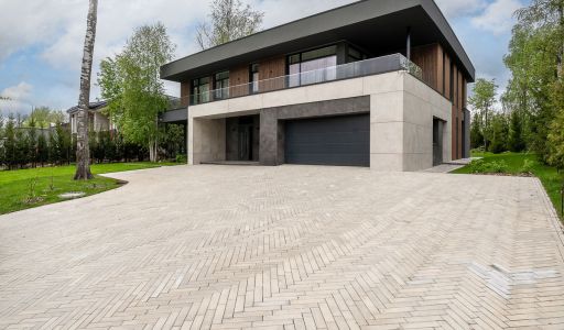 Дом с бассейном в КП Монтевиль