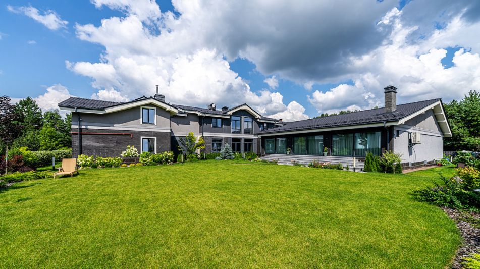 Дом с бассейном в КП Пестово