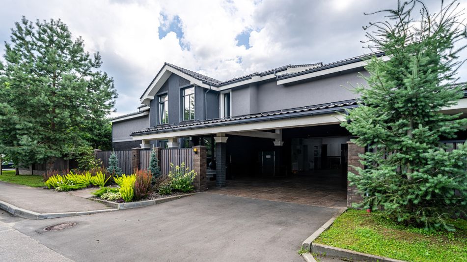 Дом с бассейном в КП Пестово