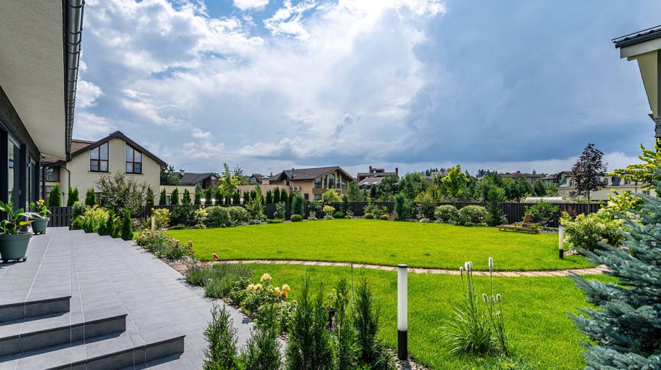 Дом с бассейном в КП Пестово