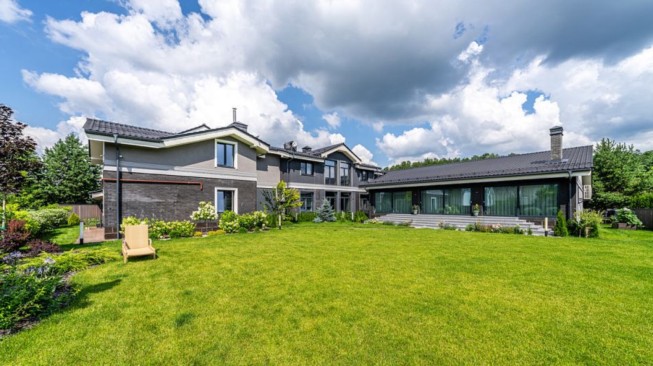 Дом с бассейном в КП Пестово