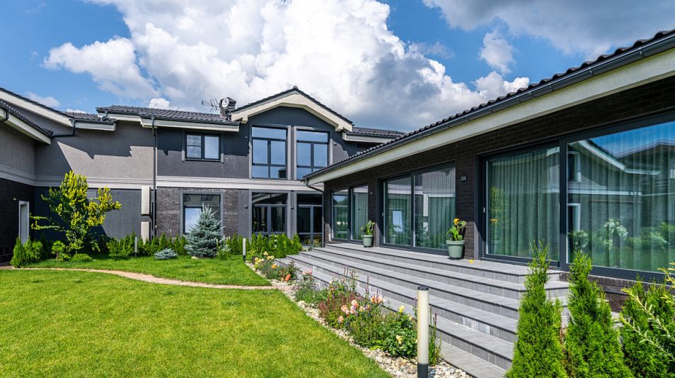 Дом с бассейном в КП Пестово