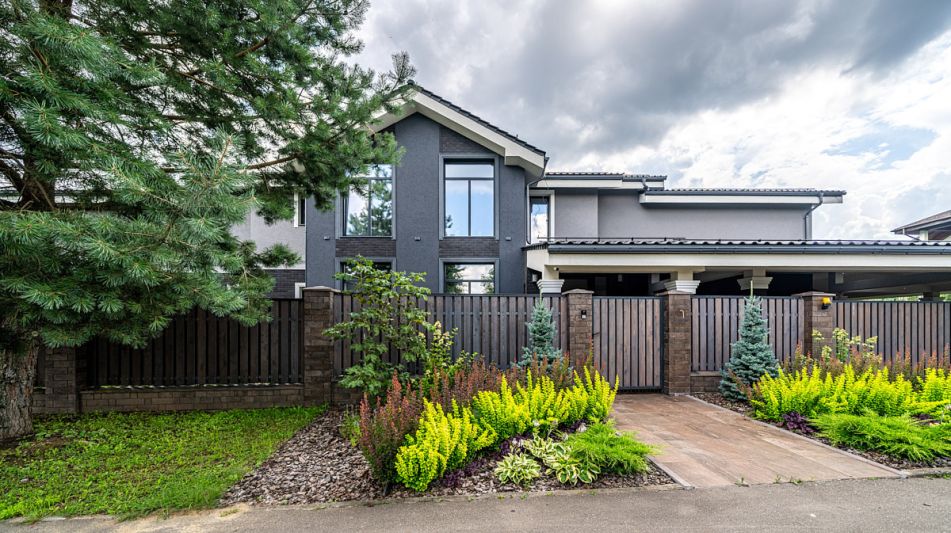 Дом с бассейном в КП Пестово