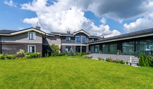 Дом с бассейном в КП Пестово