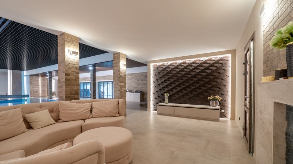 Дом с бассейном в КП Пестово