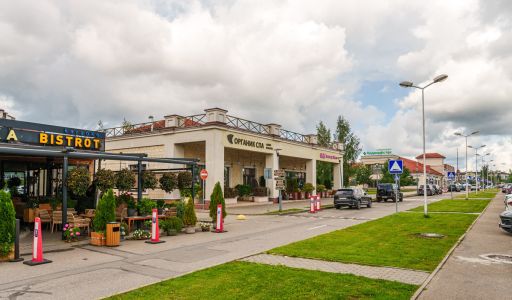 Дом с бассейном в поселке Новинки