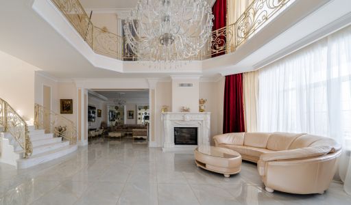 Резиденция на 1 линии в КП Аврора