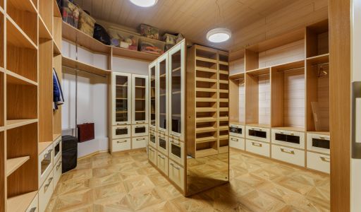 Дом с бассейном в Новогорске