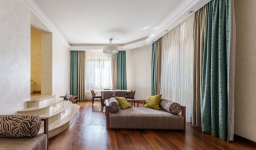 Дом с бассейном в Новогорске