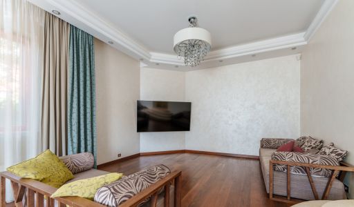 Дом с бассейном в Новогорске