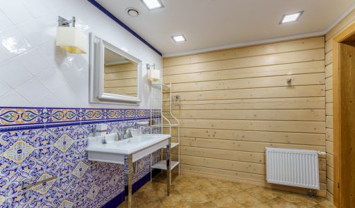 Дом с бассейном в Новогорске