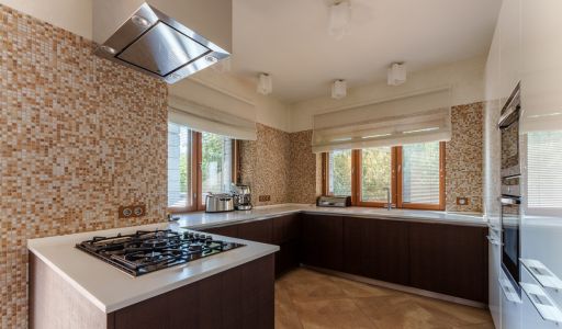 Дом с бассейном в Новогорске