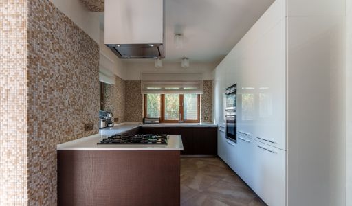 Дом с бассейном в Новогорске