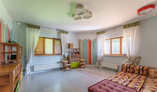 Дом с бассейном в Новогорске