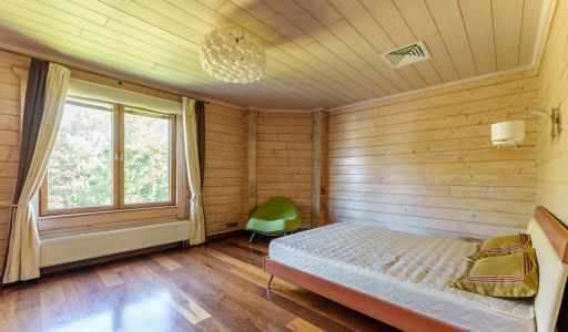 Дом с бассейном в Новогорске