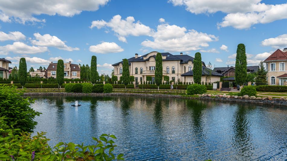 Современный дом в КП Монтевиль