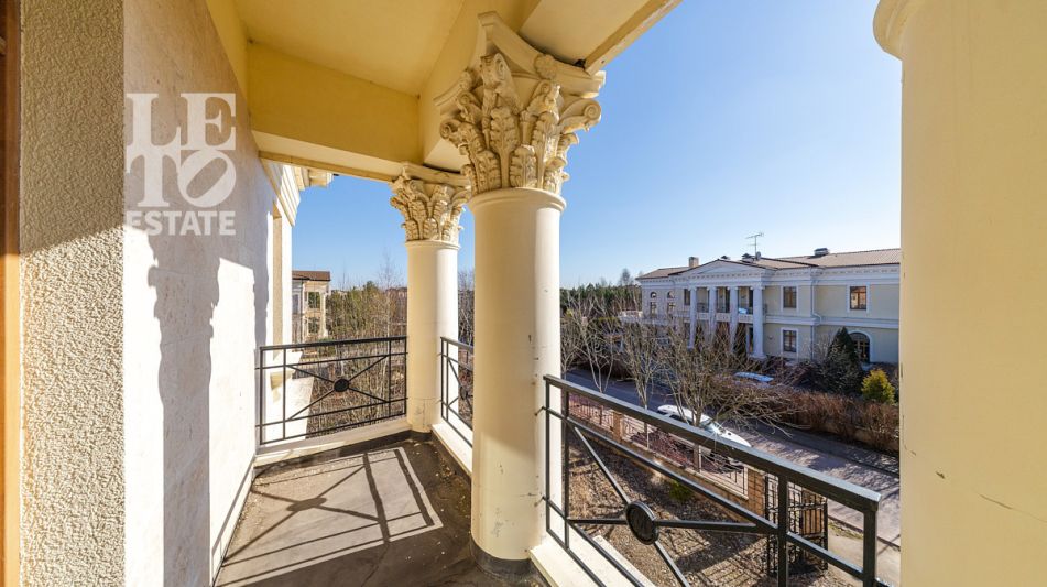 Дом с видом на озеро КП Монолит