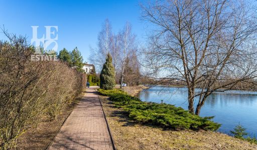 Дом с видом на озеро КП Монолит