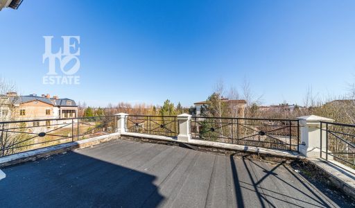 Дом с видом на озеро КП Монолит