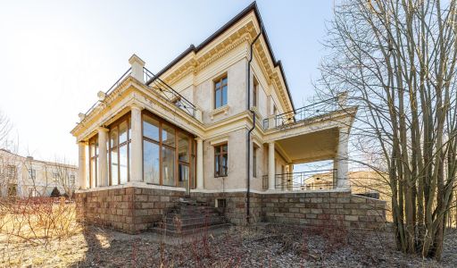 Дом с видом на озеро КП Монолит