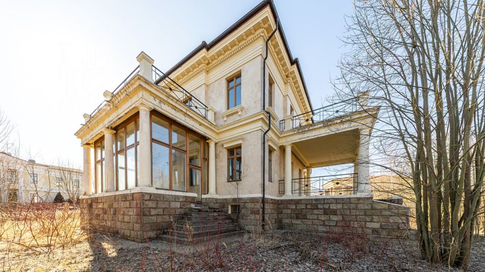 Дом с видом на озеро КП Монолит