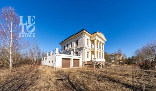 Дом с видом на озеро КП Монолит