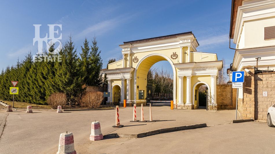 Дом с видом на озеро КП Монолит