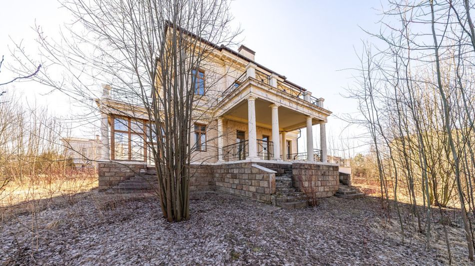 Дом с видом на озеро КП Монолит