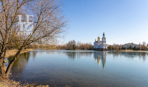 Дом с видом на озеро КП Монолит