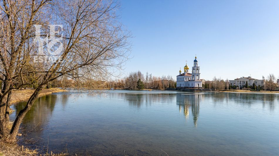 Дом с видом на озеро КП Монолит