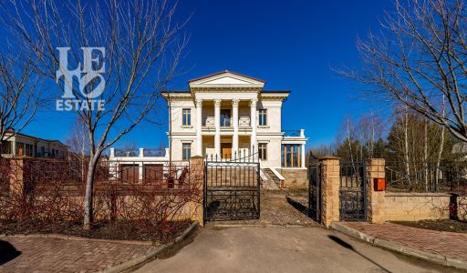 Дом с видом на озеро КП Монолит