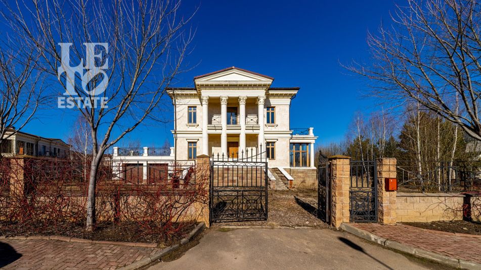 Дом с видом на озеро КП Монолит