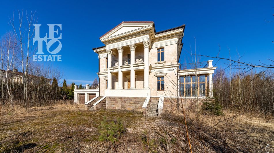 Дом с видом на озеро КП Монолит.