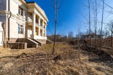 Дом с видом на озеро КП Монолит.